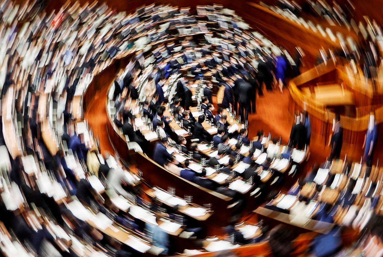 A view shows a parliamentary session at the Lower House of Parliament in Tokyo, Japan November 10, 2021. Picture taken with slow shutter speed. REUTERS/Issei Kato     TPX IMAGES OF THE DAY