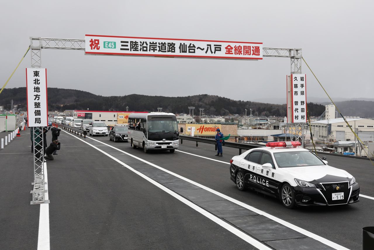 The Sanriku Expressway opens on December 18, 2021. (© Jiji)