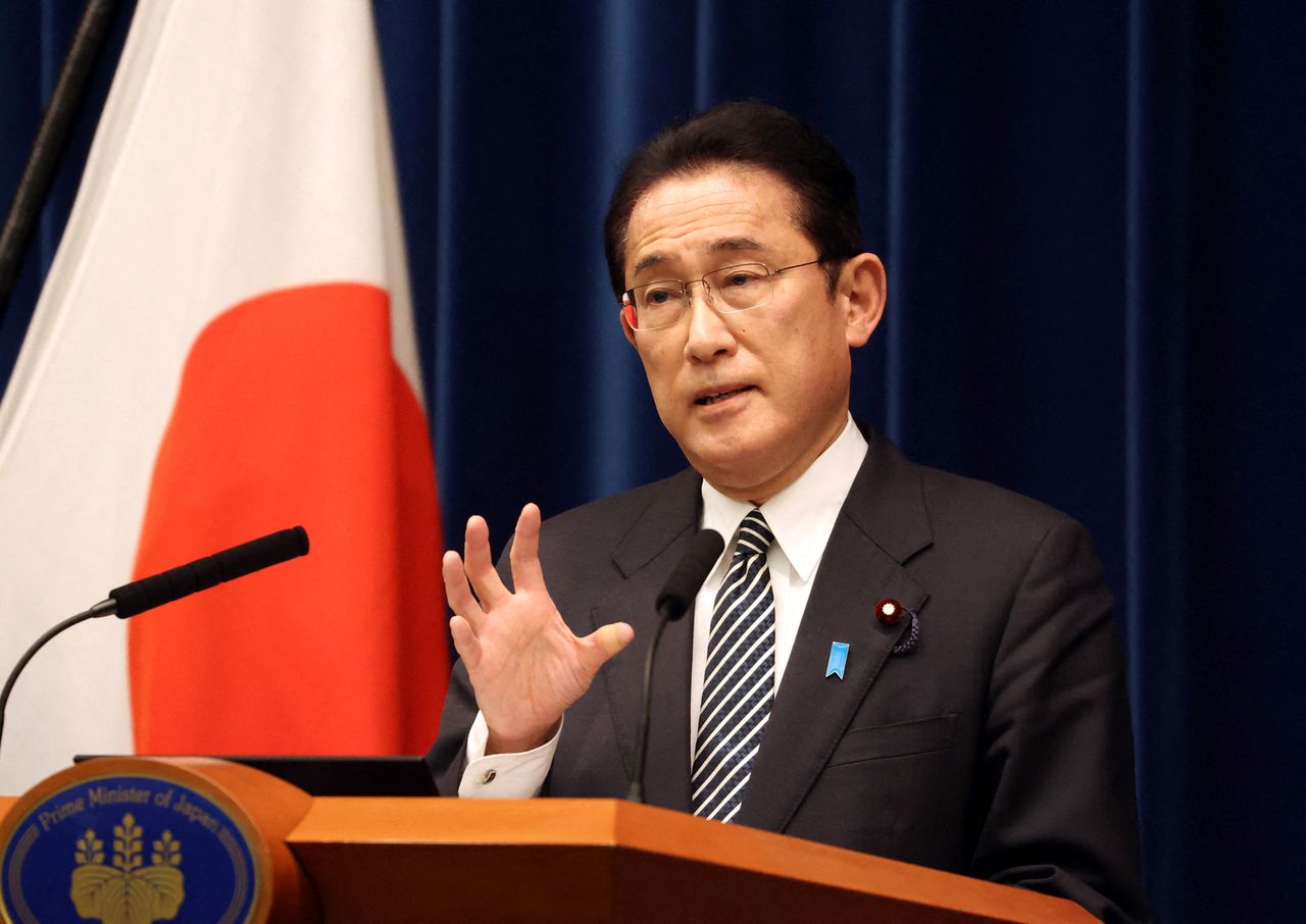 FILE PHOTO: Japanese Prime Minister Fumio Kishida speaks before the media at his official residence as an extraordinary Diet session was closed, in Tokyo, Japan December 21, 2021. Yoshikazu Tsuno/Pool via REUTERS