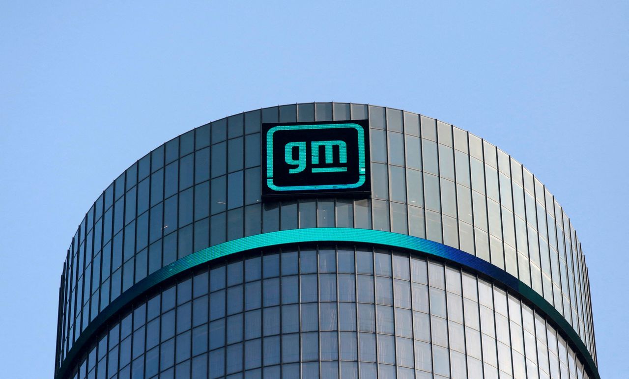 FILE PHOTO: FILE PHOTO: The new GM logo is seen on the facade of the General Motors headquarters in Detroit, Michigan, U.S., March 16, 2021. REUTERS/Rebecca Cook