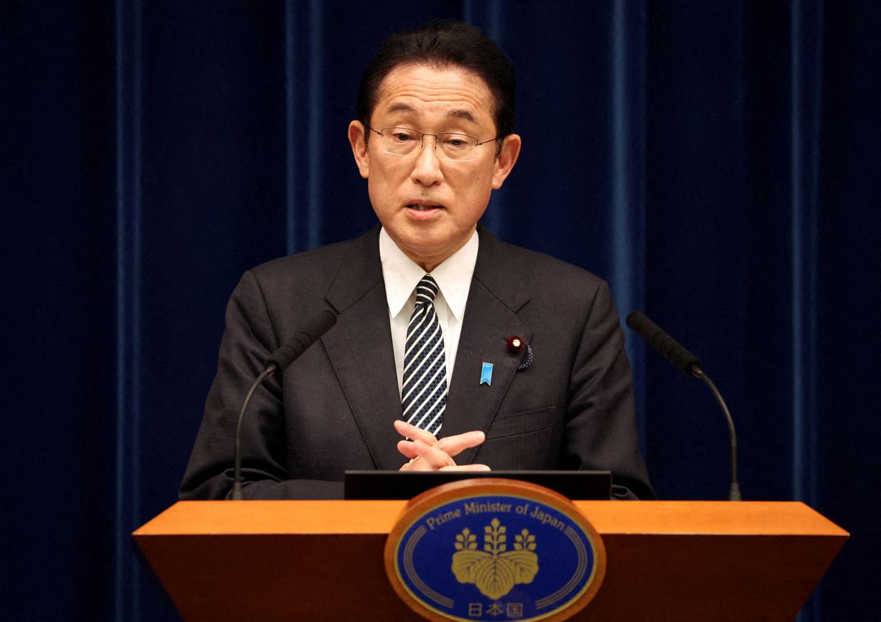 FILE PHOTO: Japanese Prime Minister Fumio Kishida speaks before the media at his official residence as an extraordinary Diet session was closed, in Tokyo, Japan December 21, 2021. Yoshikazu Tsuno/Pool via REUTERS