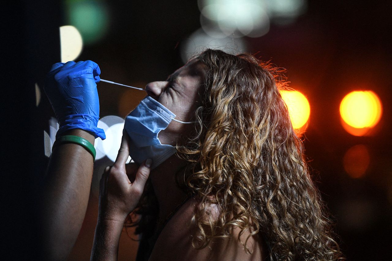 A health worker takes a swab sample from a tourist for a rapid antigen test amid the coronavirus disease (COVID-19) outbreak before entering Khaosan Road, one of the favourite tourist spots in Bangkok, Thailand, January 7, 2022. REUTERS/Chalinee Thirasupa