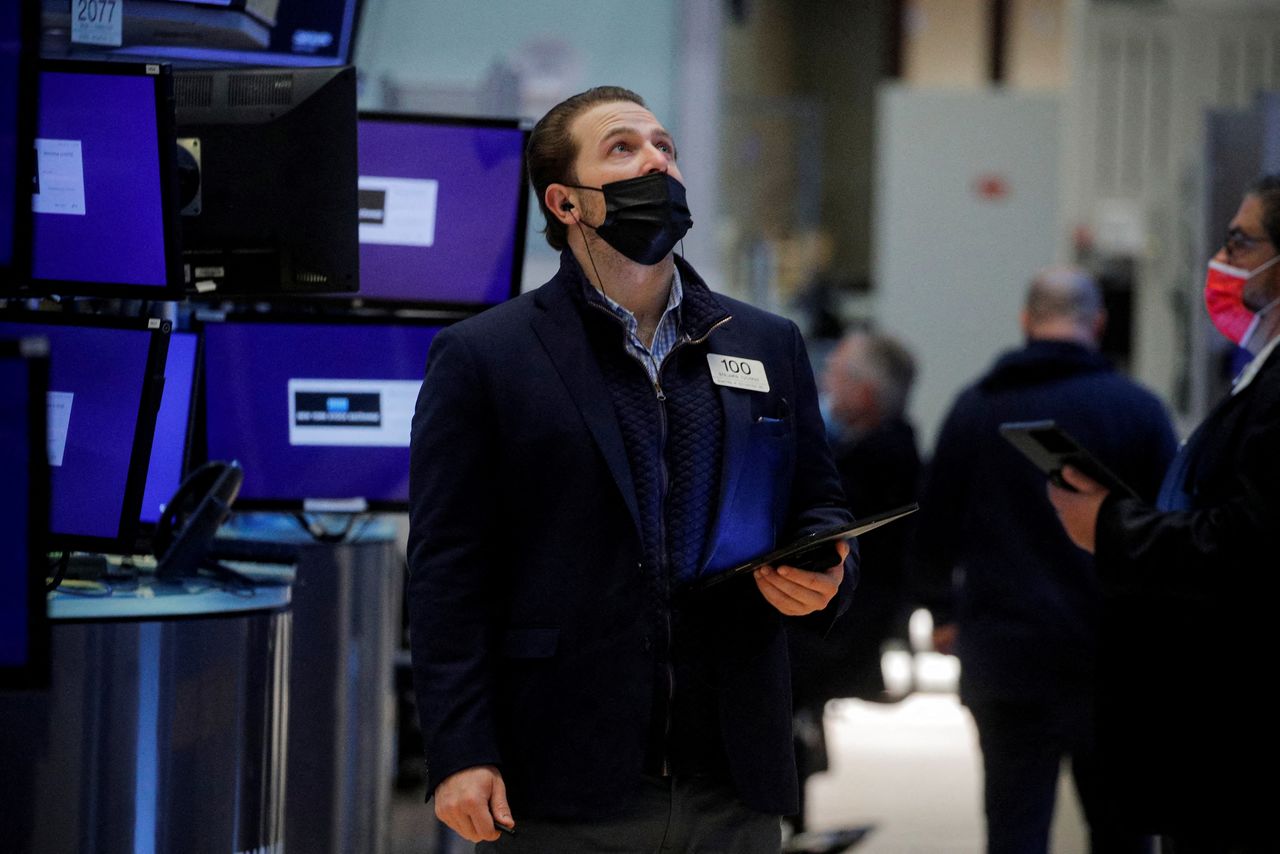 FILE PHOTO: Traders work on the floor of the New York Stock Exchange (NYSE) in New York City, U.S., January 10, 2022.  REUTERS/Brendan McDermid