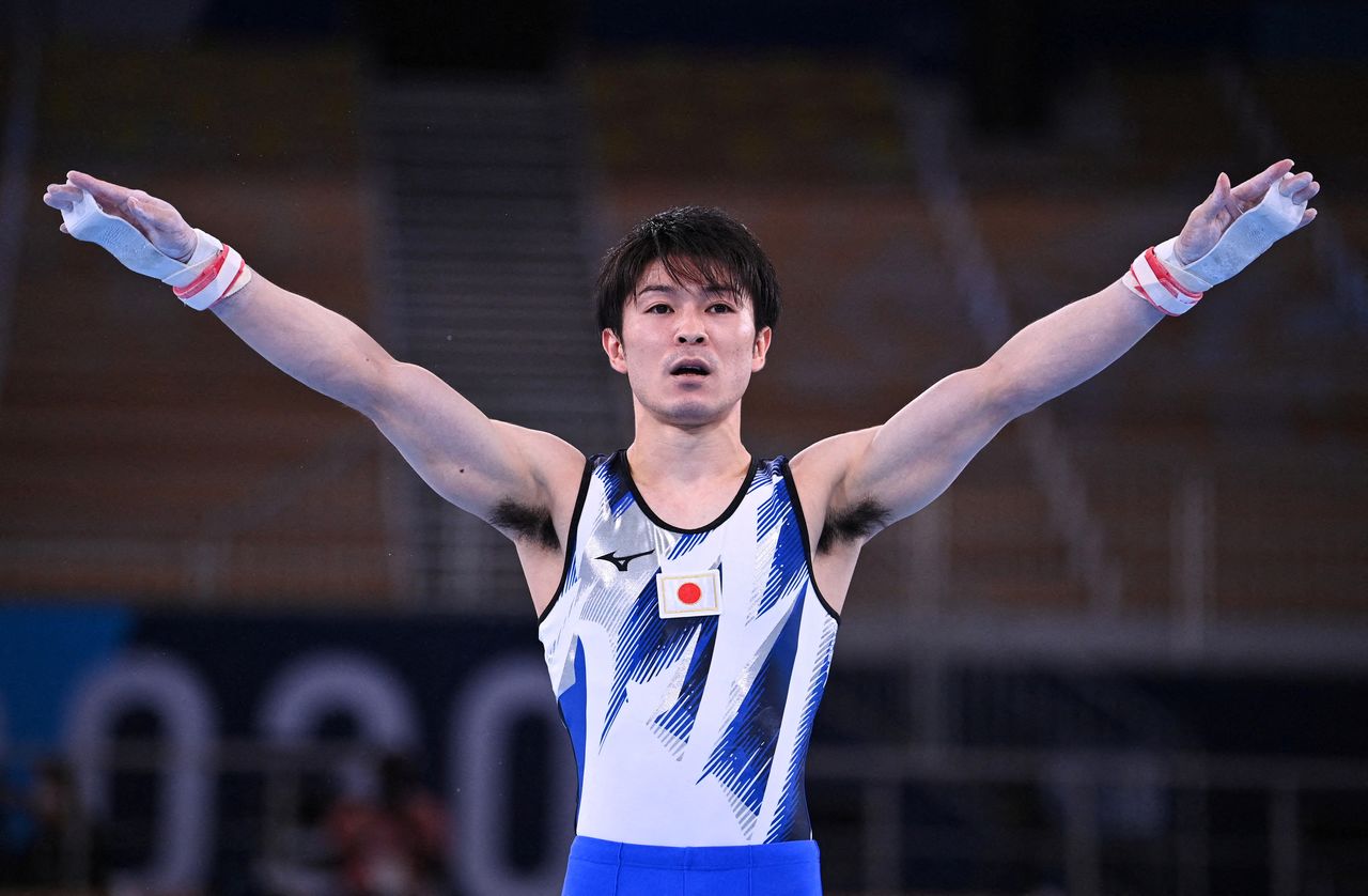 FILE PHOTO: Tokyo 2020 Olympics - Gymnastics - Artistic - Men