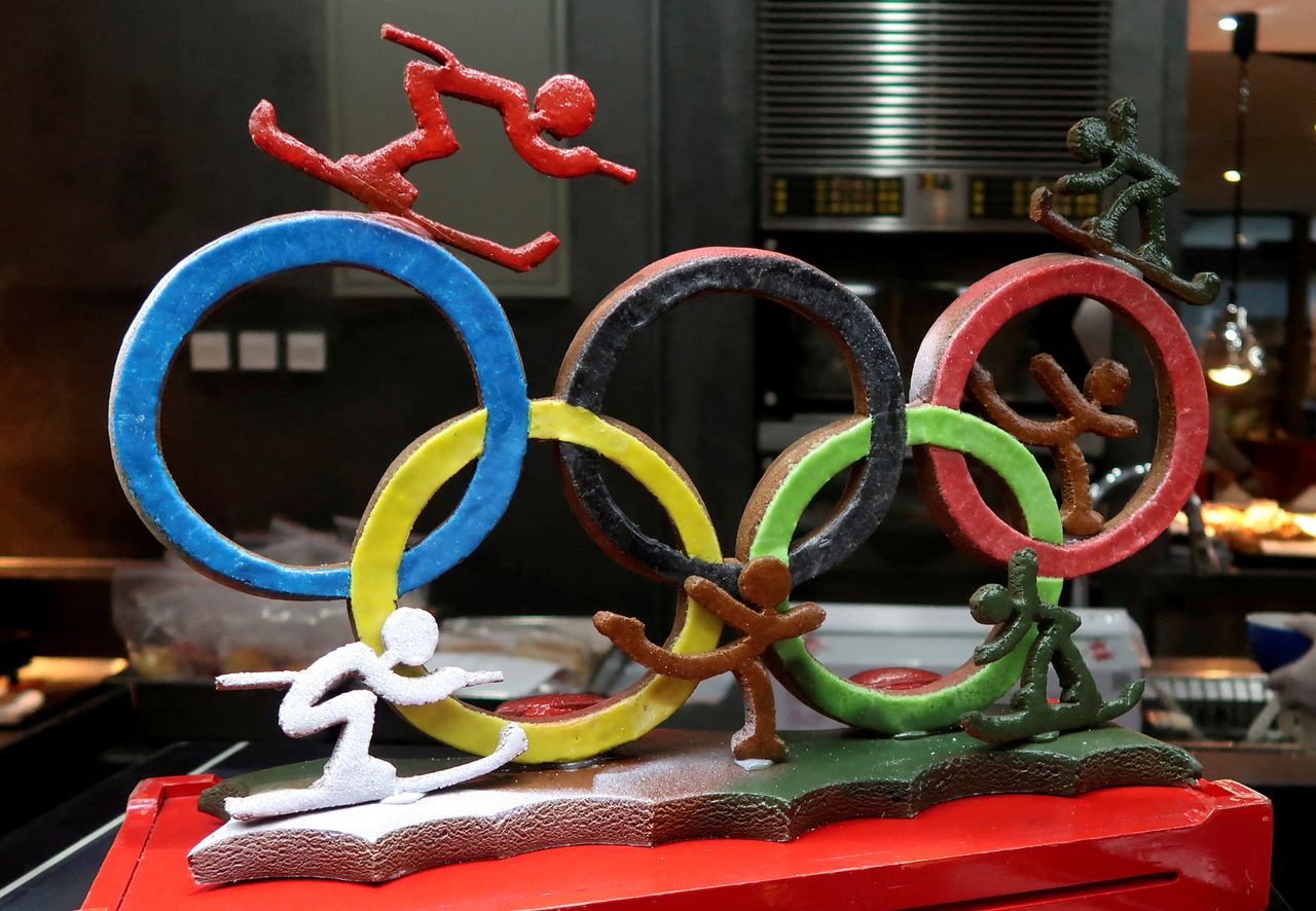 FILE PHOTO: A baking creation of the Olympic rings is on display during breakfast for guests of a hotel ahead of the Beijing 2022 Winter Olympics in Beijing, China January 8, 2022.    REUTERS/Fabrizio Bensch/File Photo