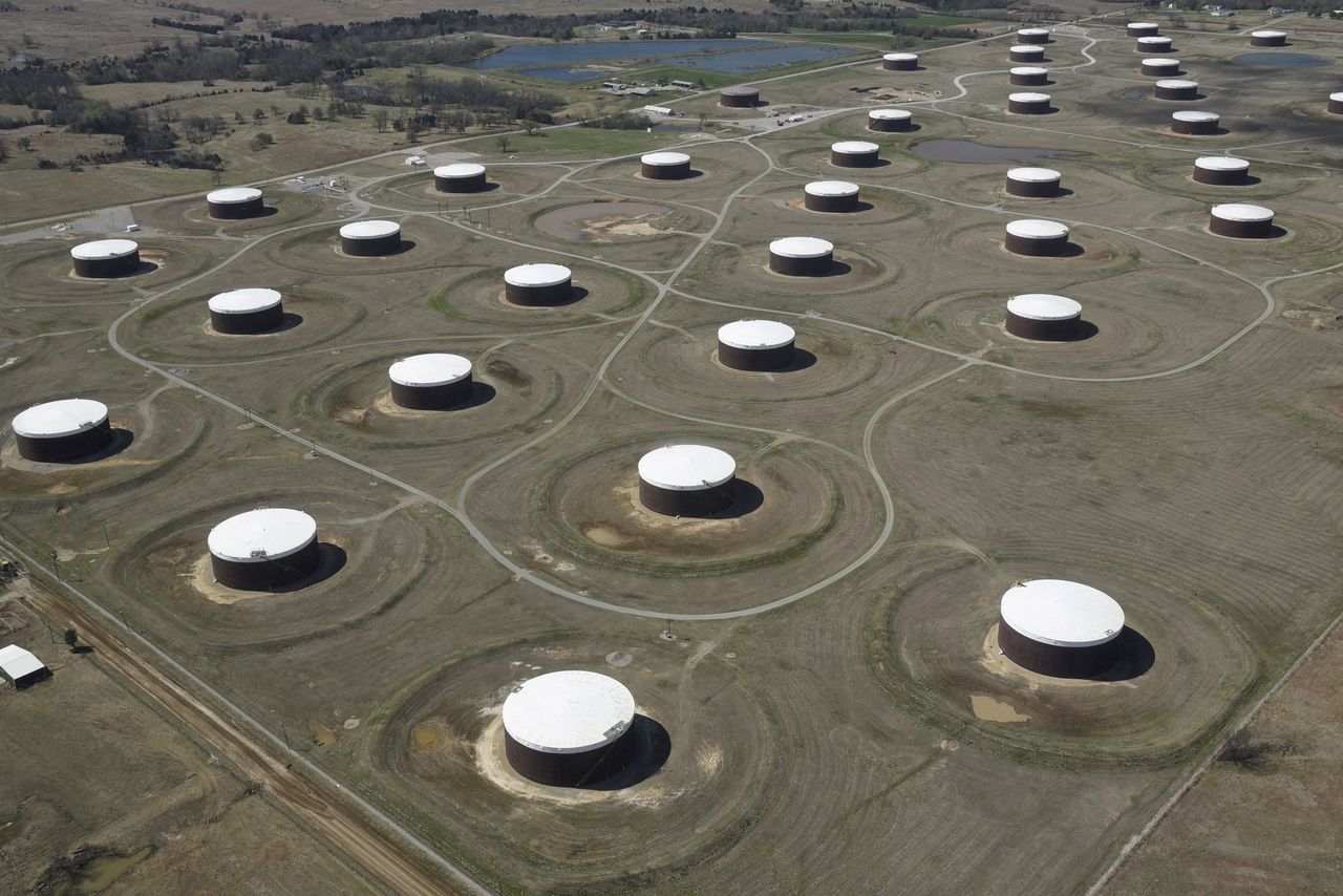 FILE PHOTO: Crude oil storage tanks are seen from above at the Cushing oil hub, in Cushing, Oklahoma, March 24, 2016. Picture taken March 24, 2016.  REUTERS/Nick Oxford//File Photo