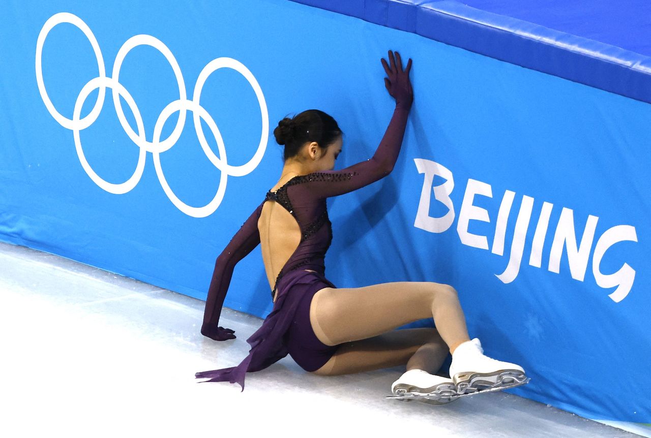 2022 Beijing Olympics - Figure Skating - Team Event - Women Single Skating - Short Program - Capital Indoor Stadium, Beijing, China - February 6, 2022. Zhu Yi of China falls during competing. REUTERS/Evgenia Novozhenina