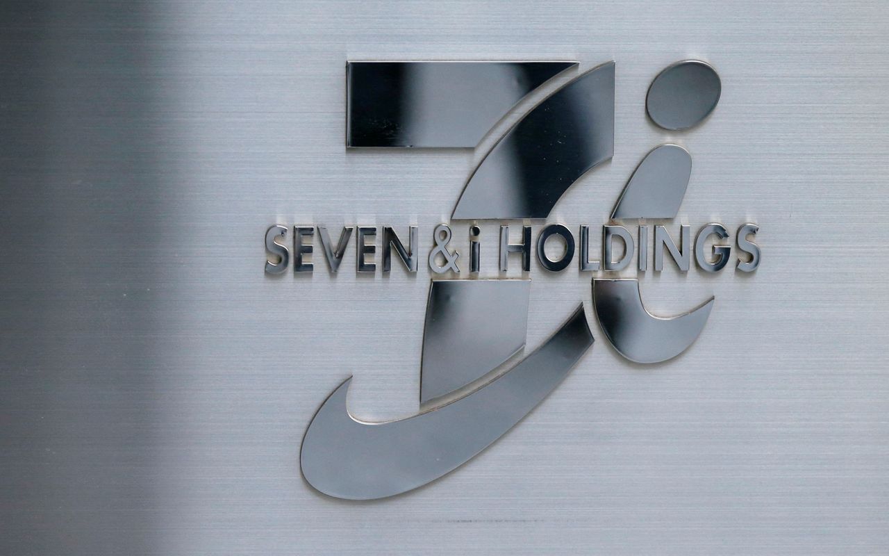 FILE PHOTO: The logo of Seven & I Holdings is seen at its headquarters in Tokyo, Japan December 6, 2017. REUTERS/Toru Hanai