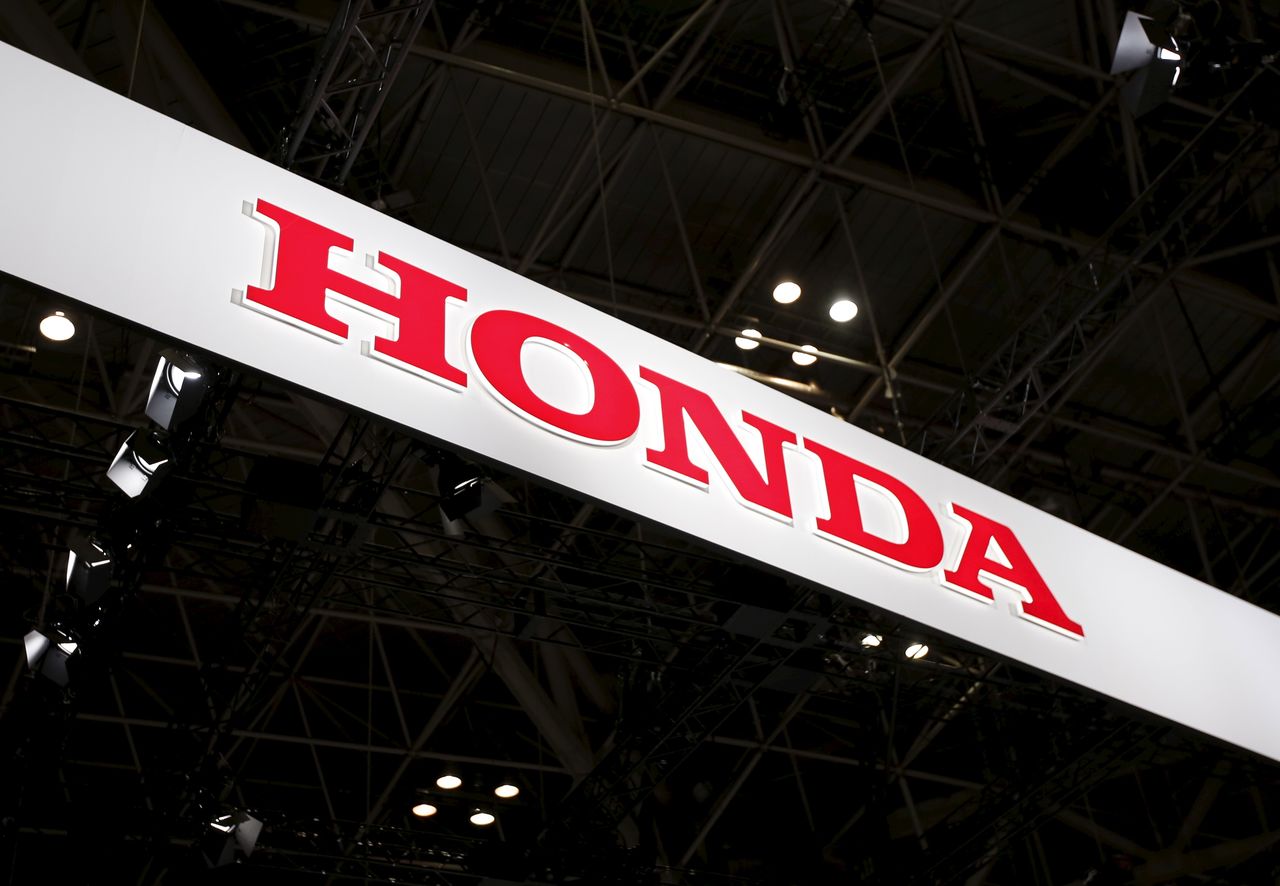 FILE PHOTO: The logo of Honda Motor Co. is displayed at the 44th Tokyo Motor Show in Tokyo, Japan, November 2, 2015.  REUTERS/Issei Kato