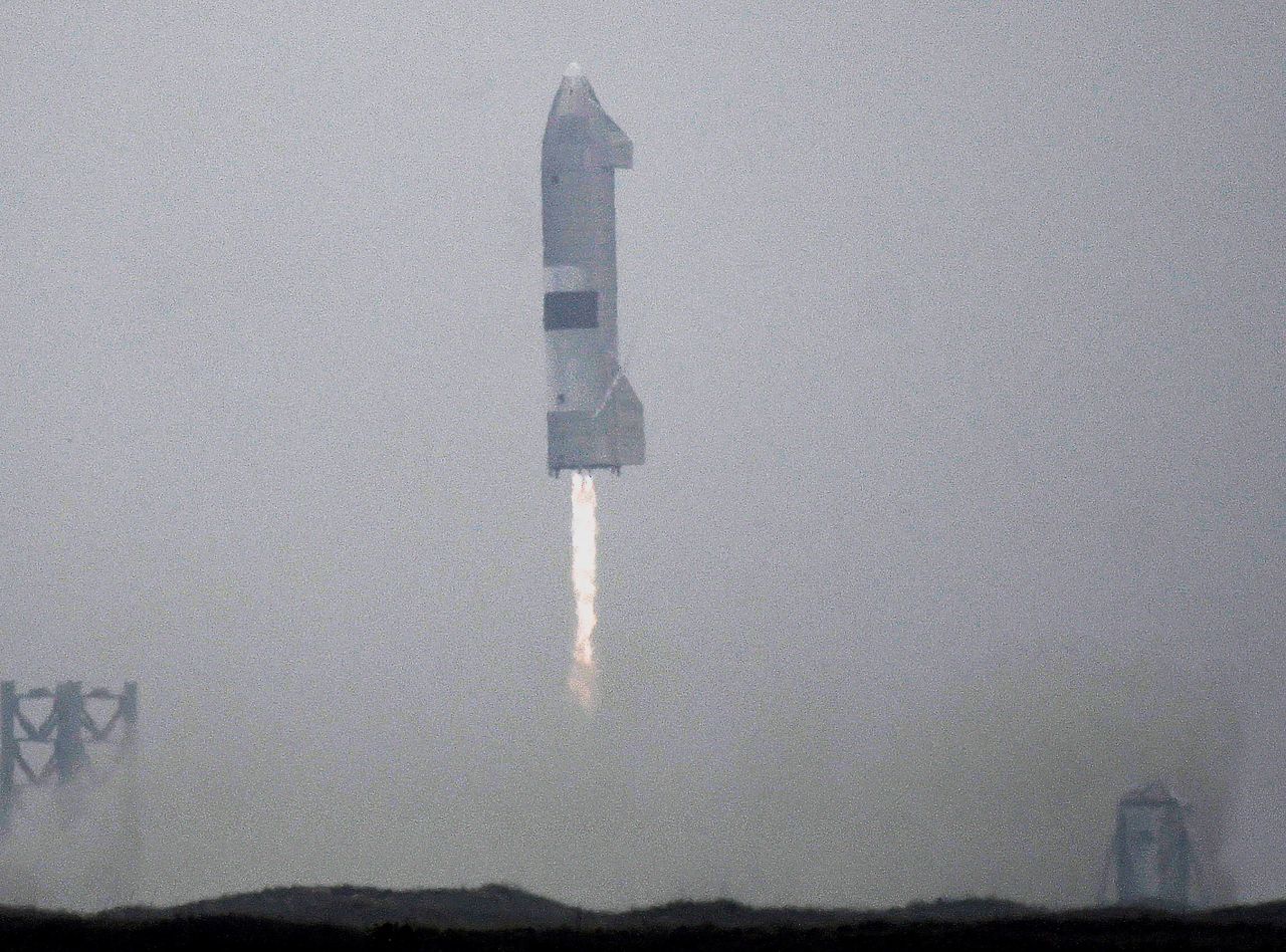 FILE PHOTO: SpaceX SN15 starship prototype comes in for a successful landing for the first time from the company