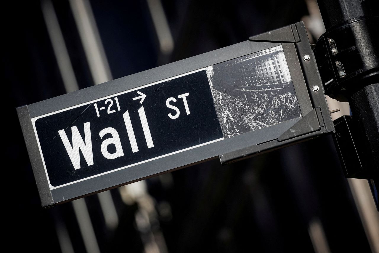 FILE PHOTO: A street sign for Wall Street is seen in the financial district in New York, U.S., November 8, 2021. REUTERS/Brendan McDermid/File Photo