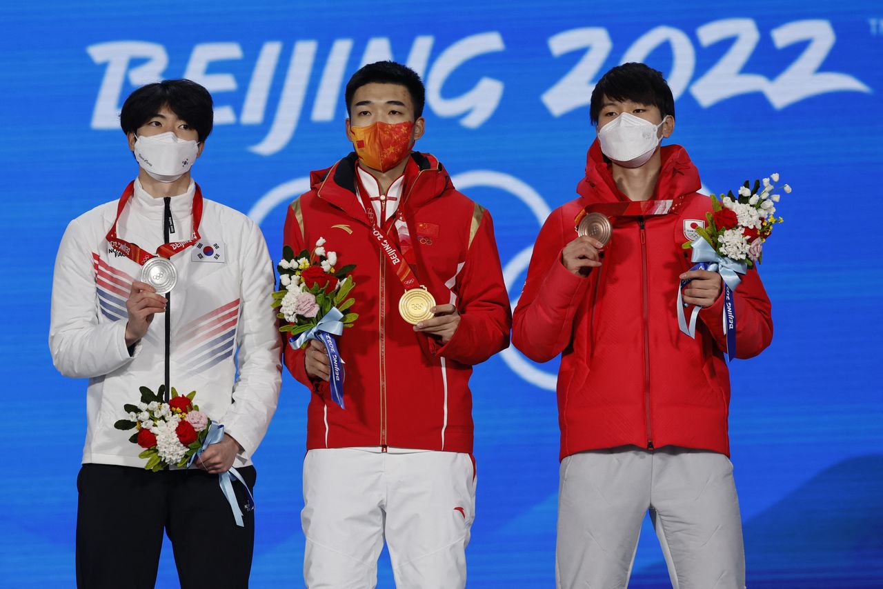 2022 Beijing Olympics - Victory Ceremony - Speed Skating - Men