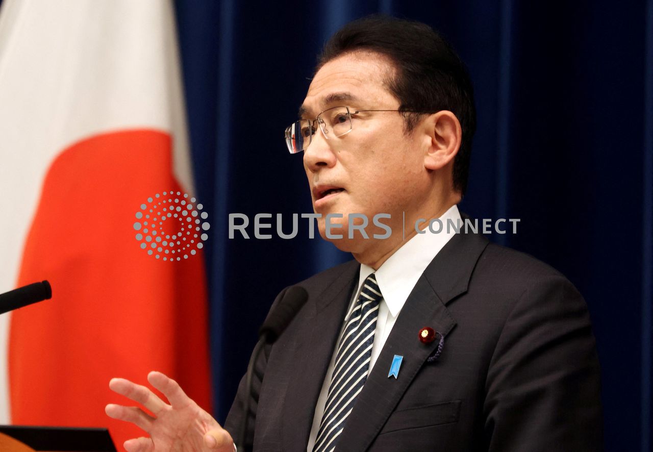 FILE PHOTO: Japanese Prime Minister Fumio Kishida speaks before the media at his official residence as an extraordinary Diet session was closed, in Tokyo, Japan December 21, 2021. Yoshikazu Tsuno/Pool via REUTERS/File Photo