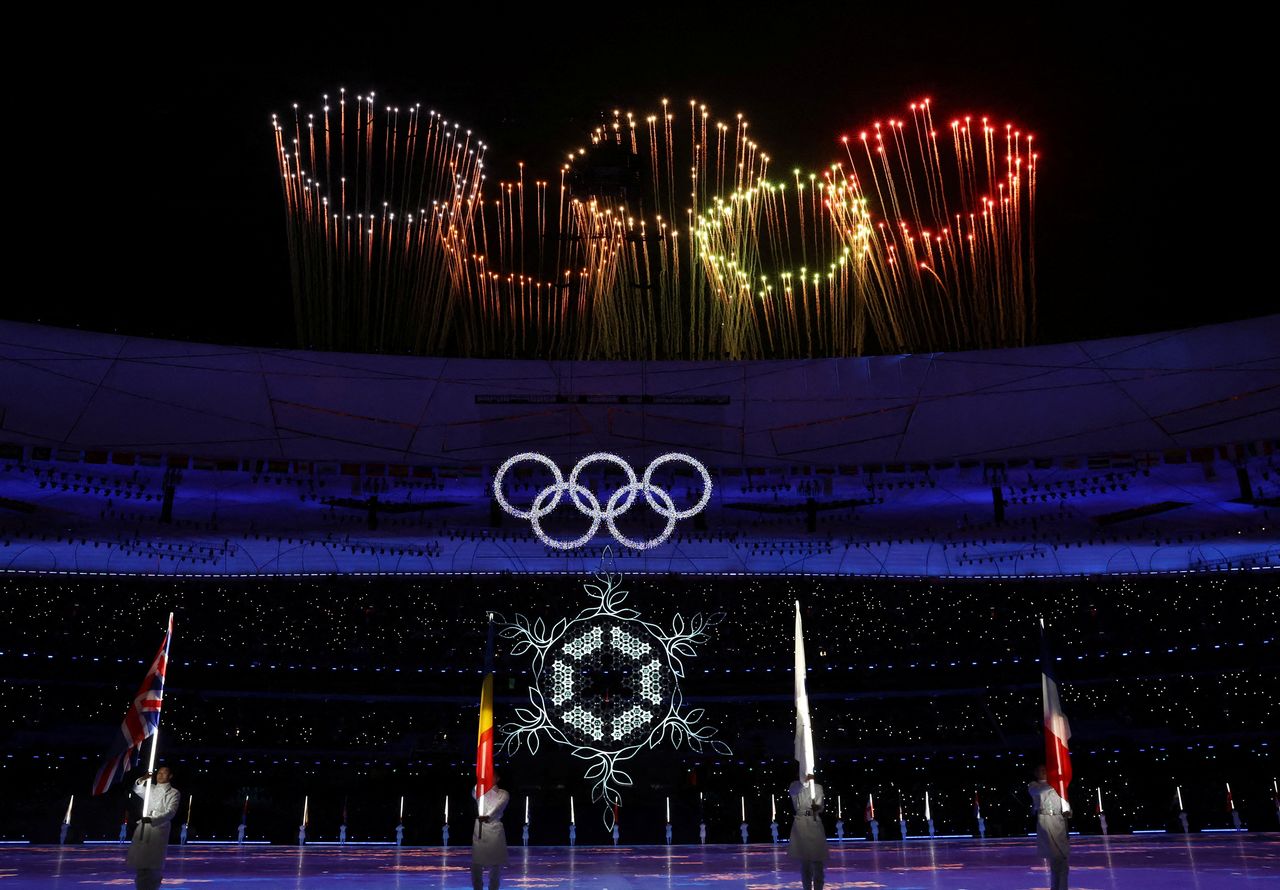 2022 Beijing Olympics - Closing Ceremony - National Stadium, Beijing, China - February 20, 2022. Fireworks explode above the stadium as national flags, a snowflake and the Olympic rings are seen during the closing ceremony. REUTERS/Phil Noble