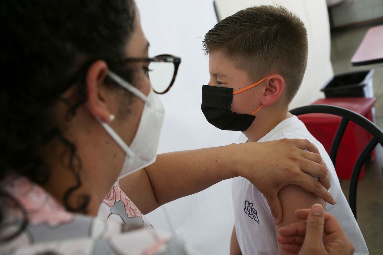 FILE PHOTO: A child is administered a dose of the Pfizer-BioNTech coronavirus disease (COVID-19) pediatric vaccine, in San Jose, Costa Rica February 23, 2022. REUTERS/Mayela Lopez