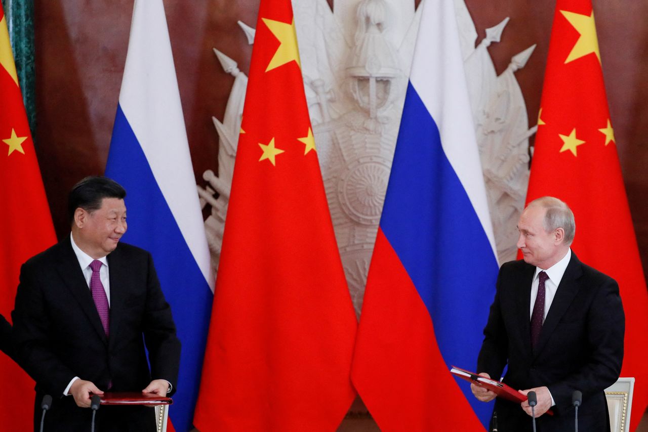 FILE PHOTO: Russian President Vladimir Putin and his Chinese counterpart Xi Jinping look on during a signing ceremony in Moscow, Russia, June 5, 2019. REUTERS/Evgenia Novozhenina