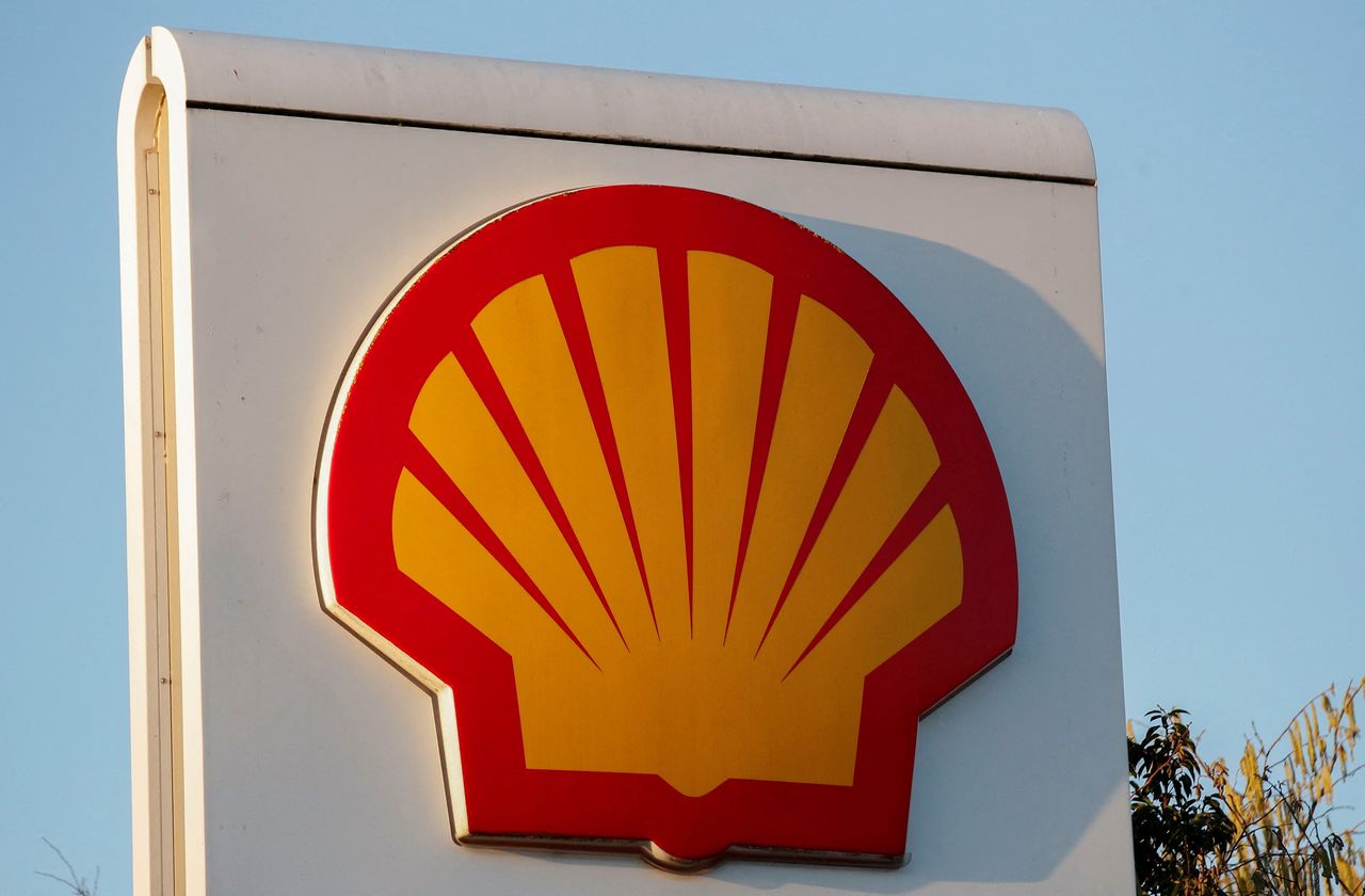 FILE PHOTO: General view of a Shell petrol station sign, in Milton Keynes, Britain, January 5, 2022. REUTERS/Andrew Boyers