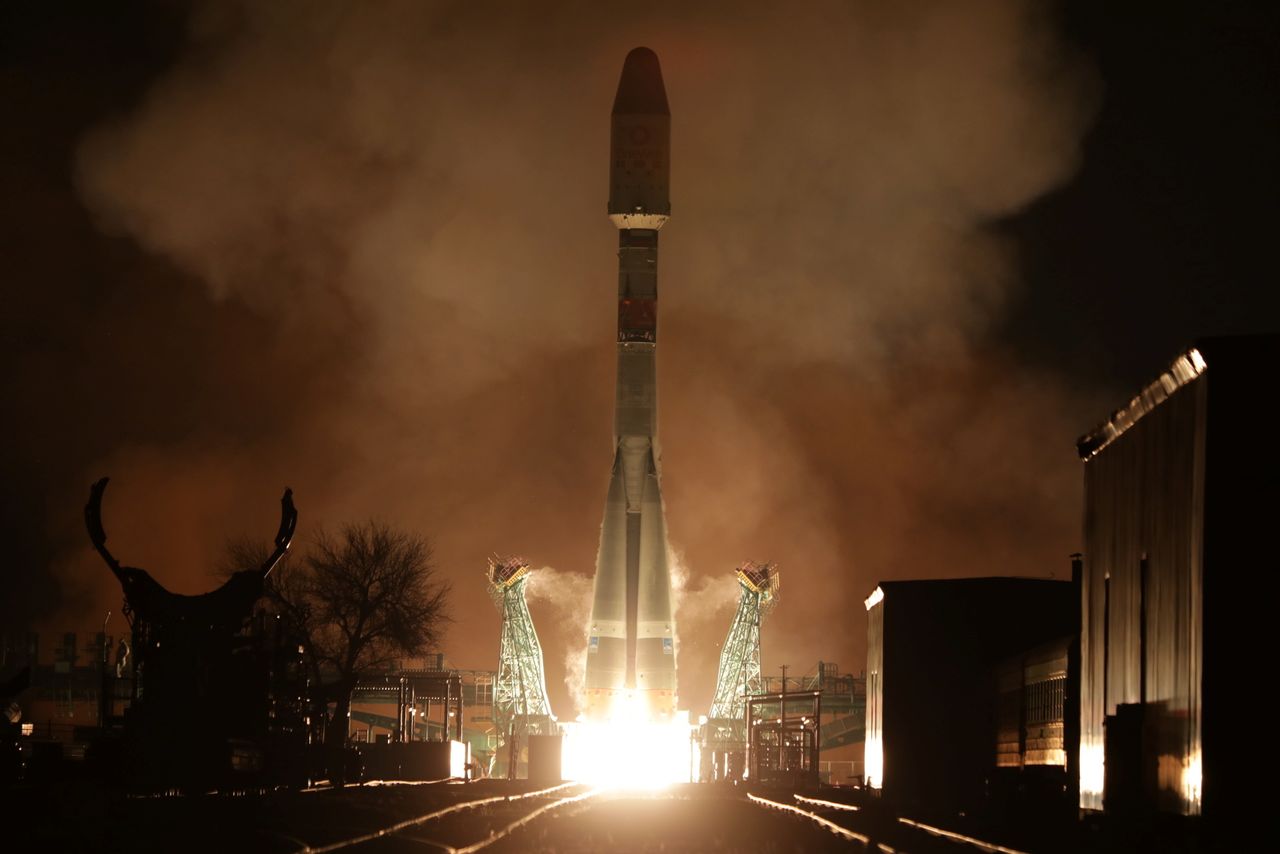 FILE PHOTO: A Soyuz-2.1b rocket booster with a Fregat upper stage and satellites of British firm OneWeb blasts off from a launchpad at the Baikonur Cosmodrome, Kazakhstan December 27, 2021. Roscosmos/Handout via REUTERS