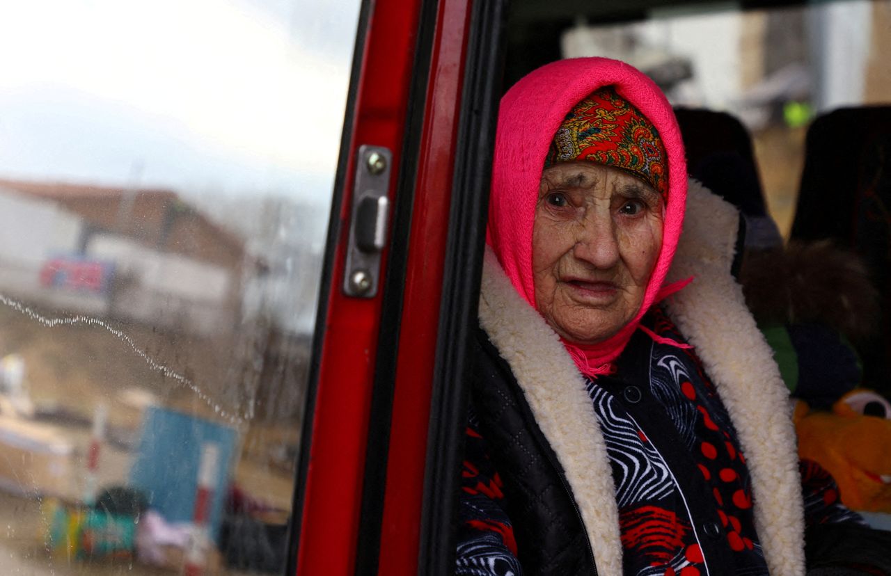 Natasha, 83 years old, who witnessed World War Two, looks out of a shuttle bus after crossing the border from Ukraine to Poland after fleeing from Mykolajiw following the Russian invasion of Ukraine, at the border checkpoint in Medyka, Poland, March 8, 2022. REUTERS/Fabrizio Bensch