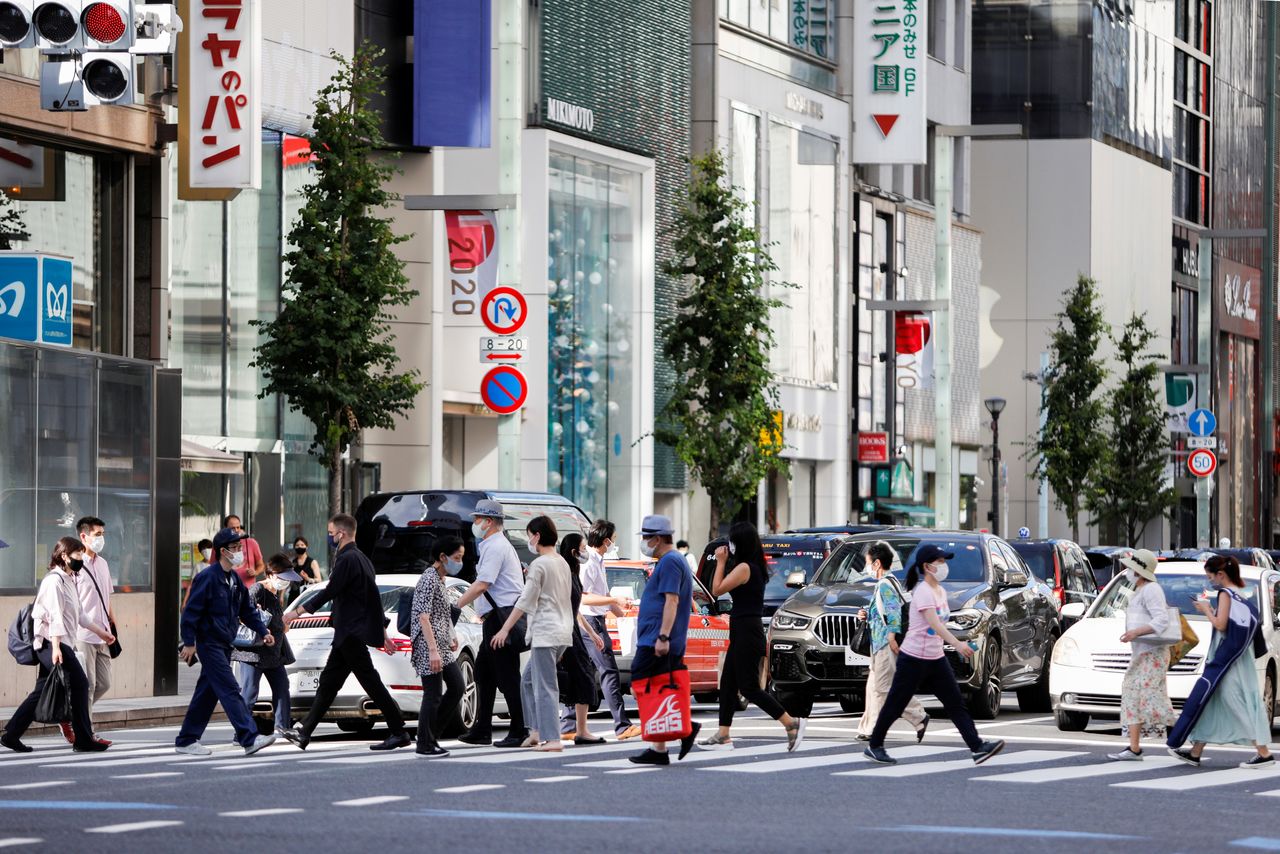 People walk in Ginza shopping area, amid the coronavirus disease (COVID-19) outbreak in Tokyo, Japan August 5, 2021. REUTERS/Androniki Christodoulou