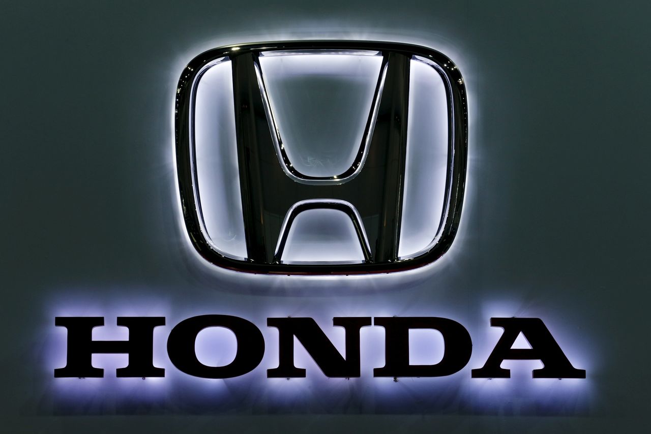 FILE PHOTO: The logo of Honda Mortor is pictured at at the 37th Bangkok International Motor Show in Bangkok, Thailand, March 22, 2016. Picture taken March 22, 2016. REUTERS/Chaiwat Subprasom