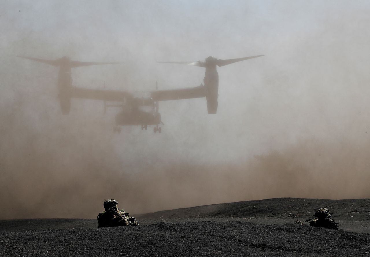 Members of the Japanese Self-Defense Force’s Amphibious Rapid Deployment Brigade take positions while U.S. Marine Corps MV-22 Osprey lands during a joint airborne landing exercise with U.S. Marine Corps members at Higashifuji training field in Gotemba, west of Tokyo, Japan March 15, 2022. REUTERS/Kim Kyung-Hoon