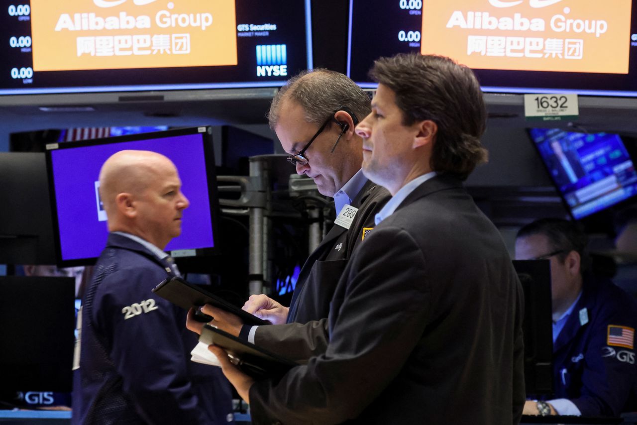 Traders work on the floor of the New York Stock Exchange (NYSE) in New York City, U.S., March 17, 2022. REUTERS/Brendan McDermid