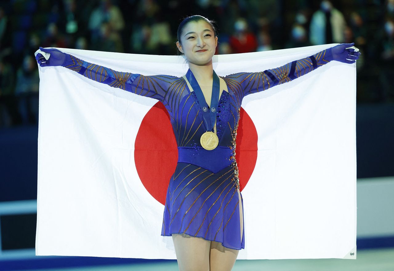 Figure skatingSakamoto wins women's title at depleted world