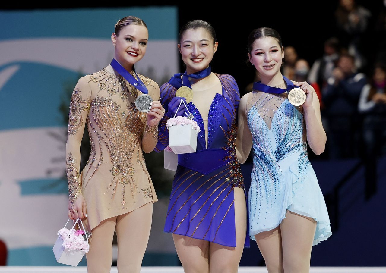 Figure skatingSakamoto wins women's title at depleted world