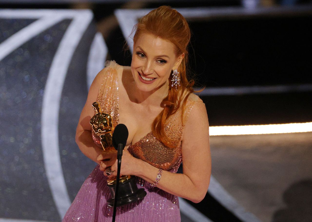 Jessica Chastain accepts the Oscar for Best Actress in "The Eyes of Tammy Faye" at the 94th Academy Awards in Hollywood, Los Angeles, California, U.S., March 27, 2022. REUTERS/Brian Snyder