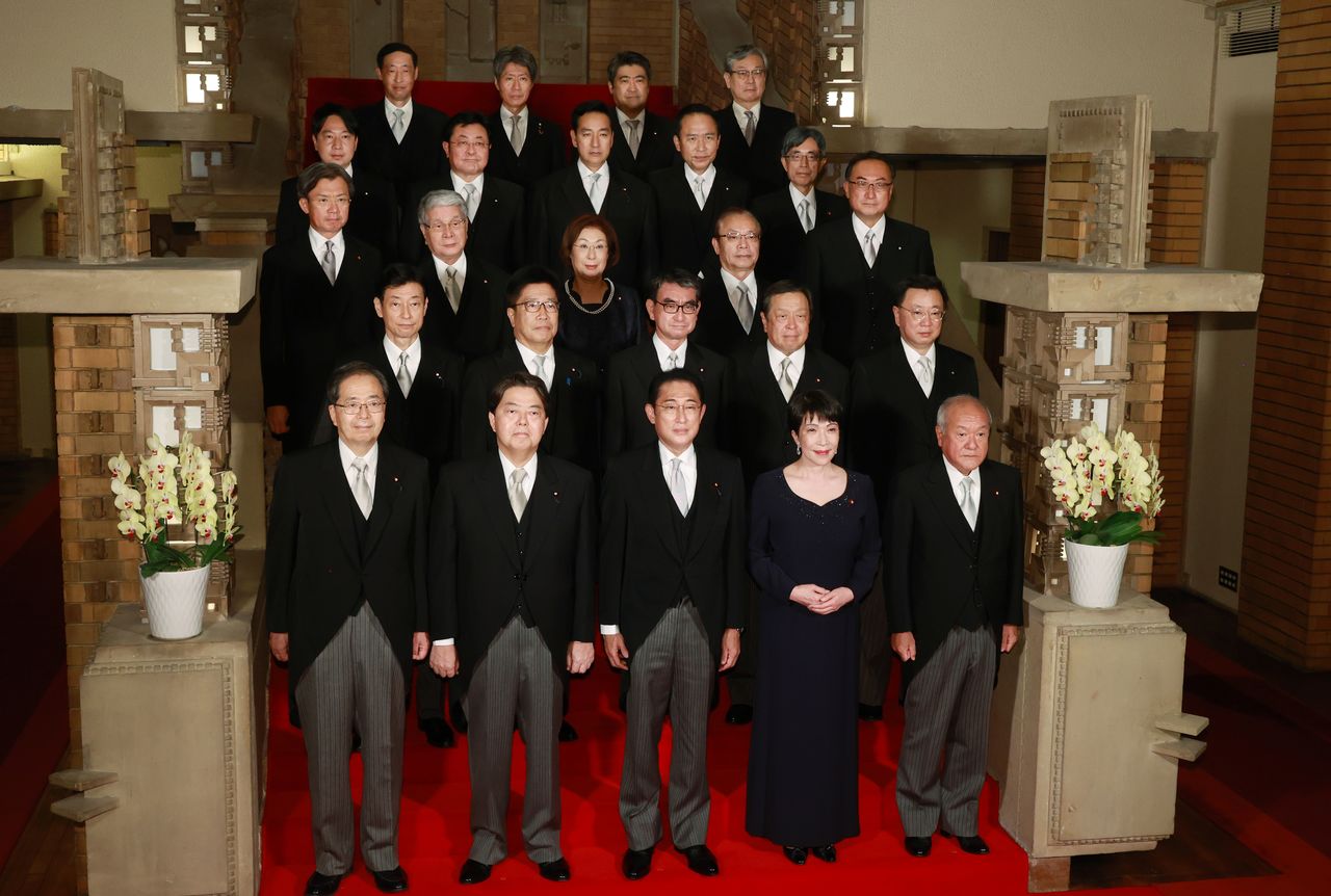 Prime Minister Kishida Fumio, at front center, poses for a commemorative photo with the members of his new cabinet at the Kantei in Tokyo on August 10, 2022. (© Jiji)