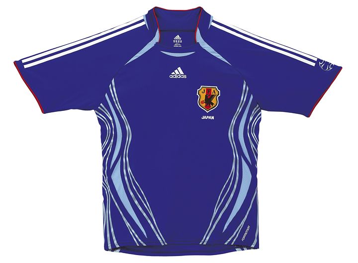 The “sword-temper pattern” uniform for the 2006 World Cup.