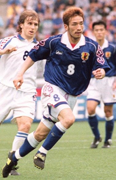 Nakata Hidetoshi sporting the Asics-designed uniform at the 1998 World Cup. (© Kyōdō)