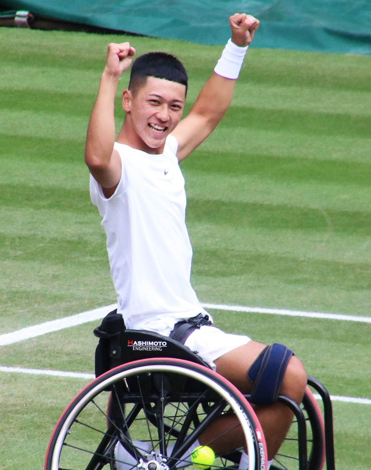 Oda Tokito celebrates after winning the men’s wheelchair singles title on July 16, 2023. (© Jiji)