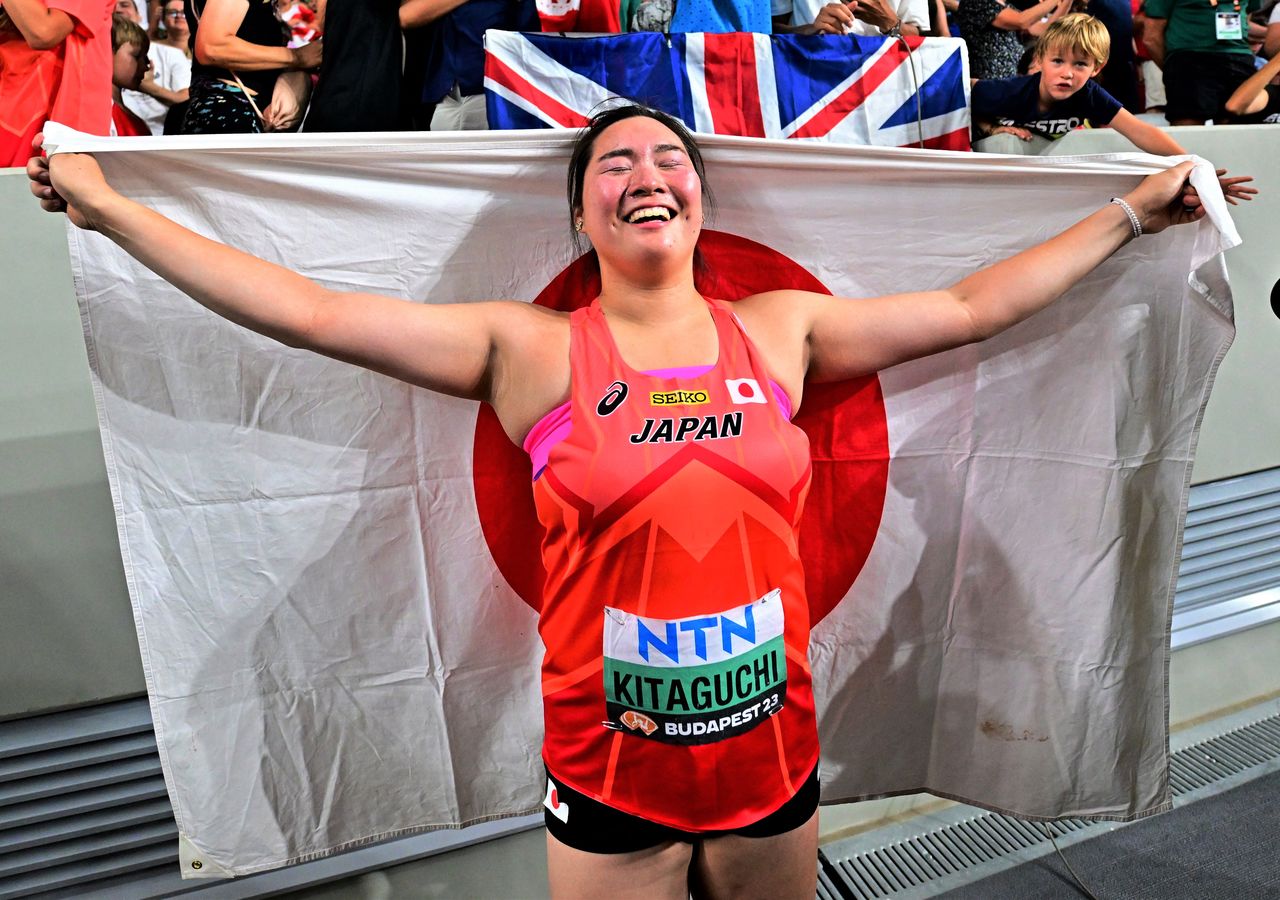Kitaguchi Haruka after winning the javelin event on August 25, 2023. (© Reuters)