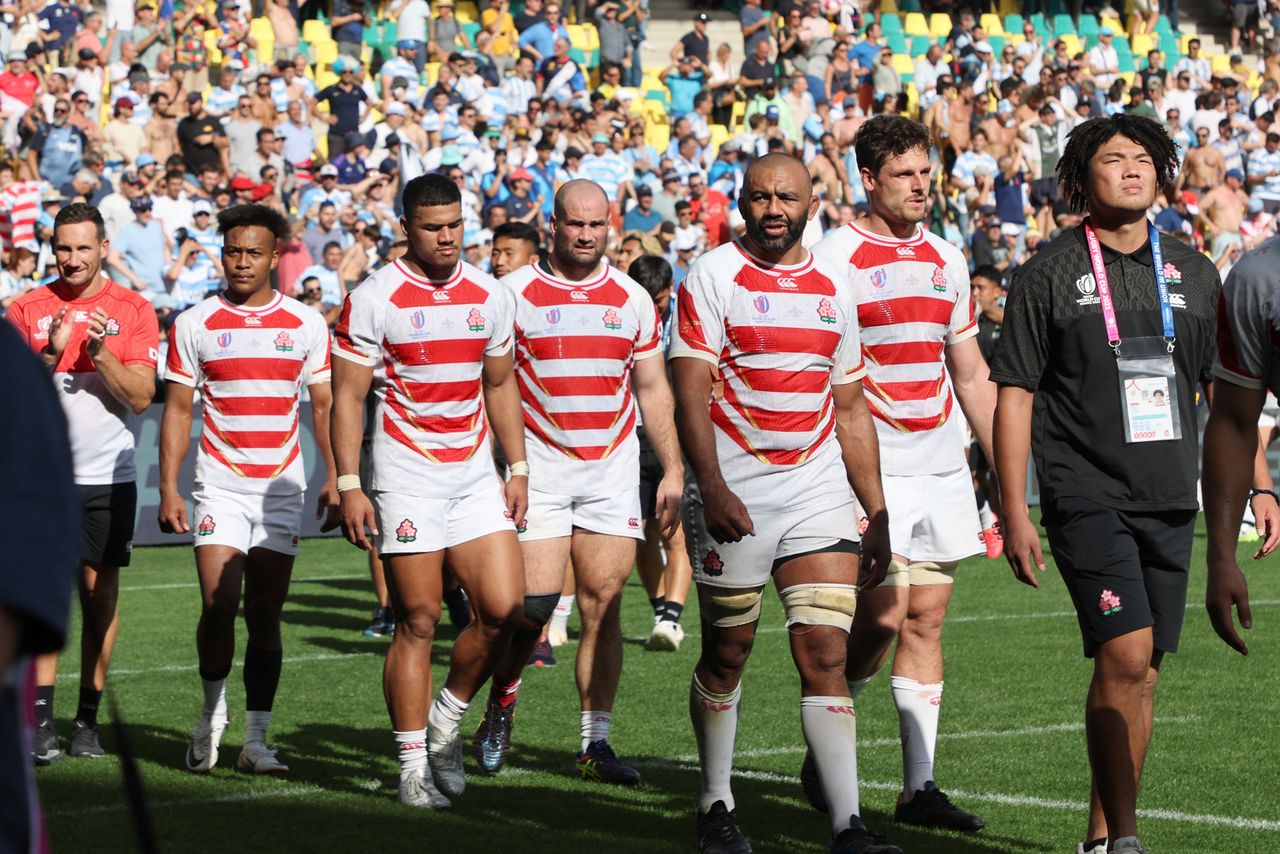 Michael Leitch (third from right) and other members of the Japan team following its defeat against Argentina in Nantes, France, on October 8, 2023. (© Jiji)