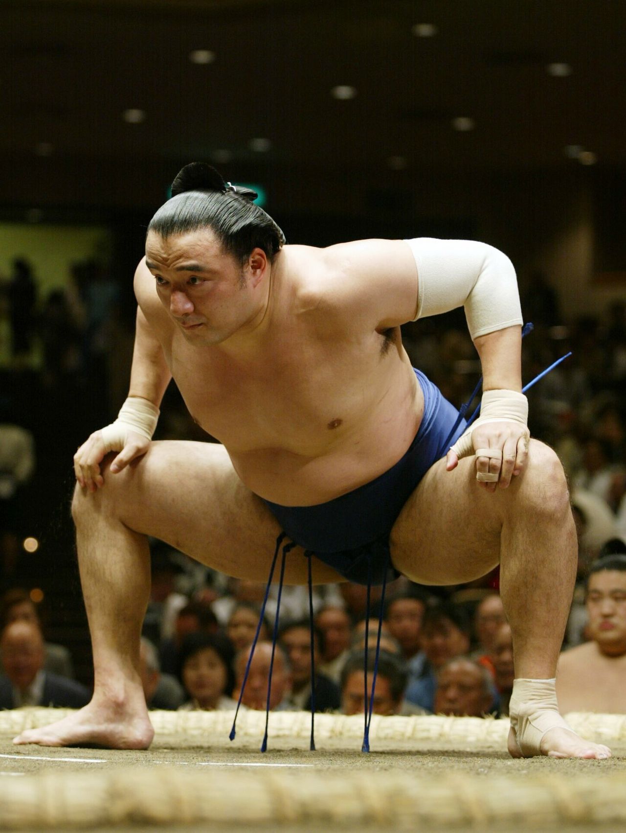 Sumō wrestler Terao in May 2002. (© Jiji)