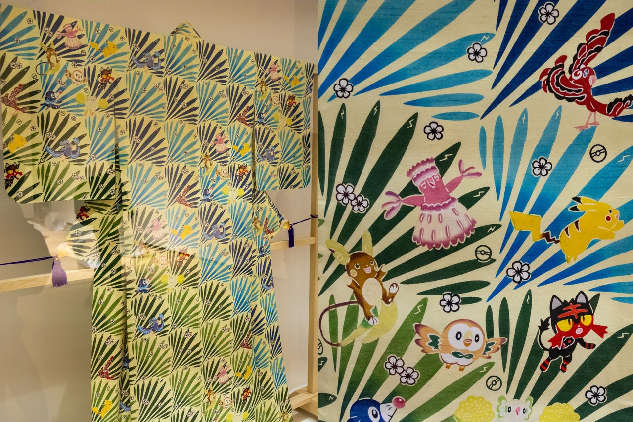 Shiroma Eiichi’s Island to Island kimono design uses traditional Ryūkyū-style dyeing techniques to create colorful patterns on cloth. (© Nippon.com)