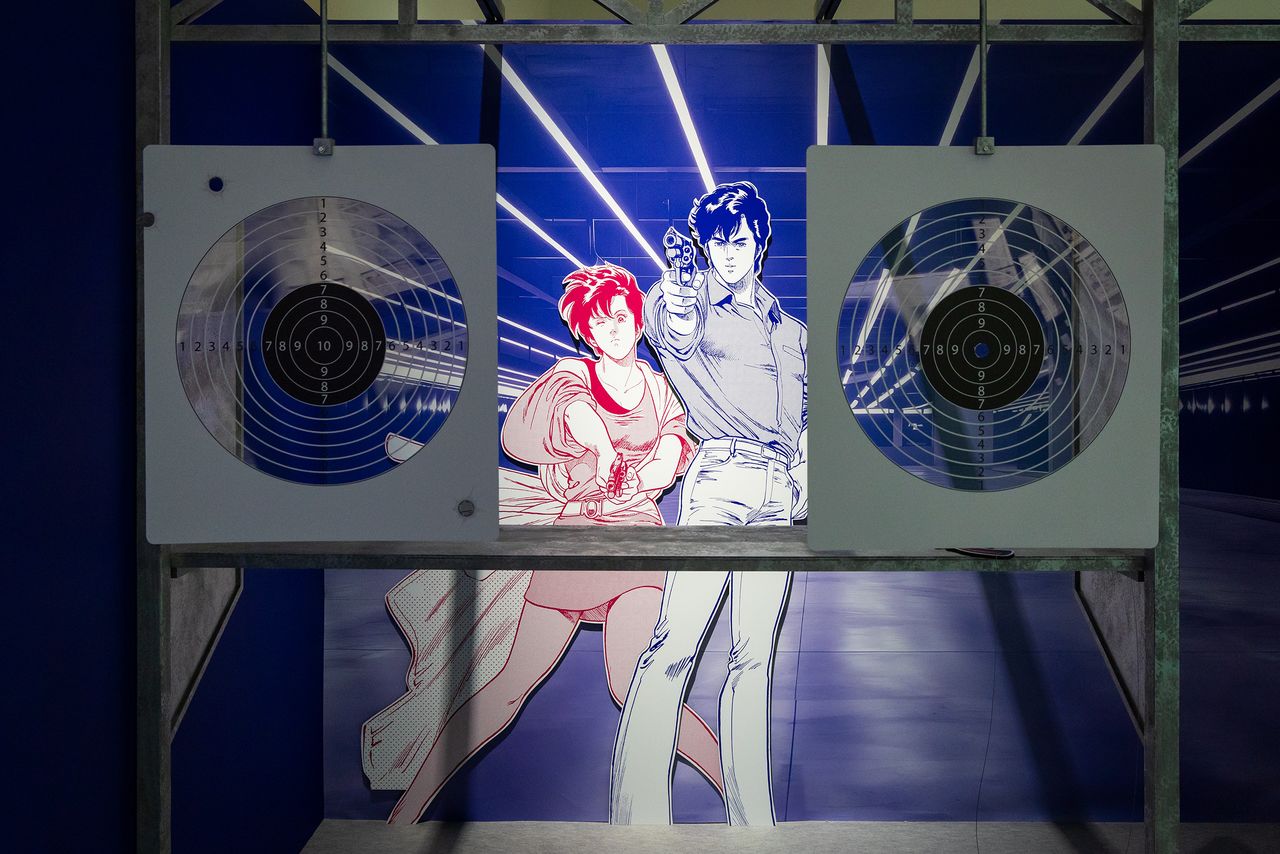 A photo spot re-creating the underground shooting range beneath Ryō’s apartment. (© Nippon.com)