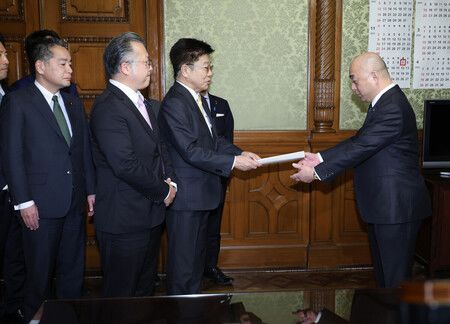 Japan Ruling Camp Submits Bill to Reduce Lower House Seats by 10 Pct