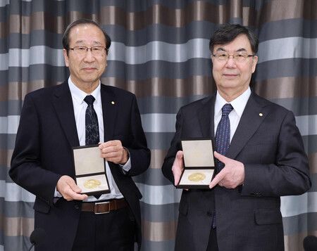 Japanese Nobel Winners Recall Award Ceremony, Express Emotions