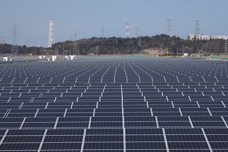 Japan Eyes Ending Aid for Mega Solar Projects in FY 2027