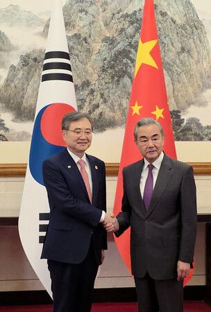 China Approaches S. Korea to Form Joint Front against Japan