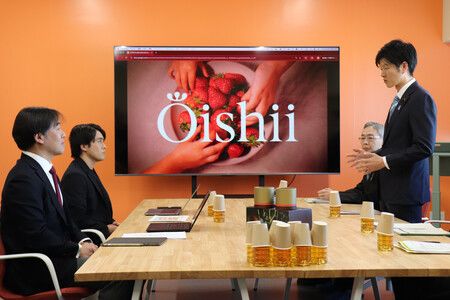 Japan Farm Minister Visits Plant Factory Developer