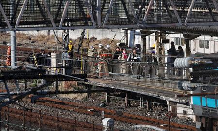 Tokyo's Yamanote Line Temporarily Halted on Power Outage