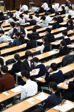 Annual Unified University Entrance Exams Start in Japan