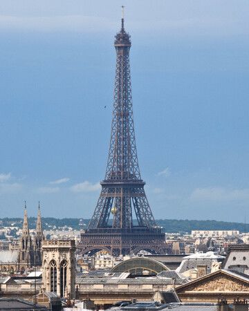 Japanese among Female Scientists to Be Inscribed on Eiffel Tower