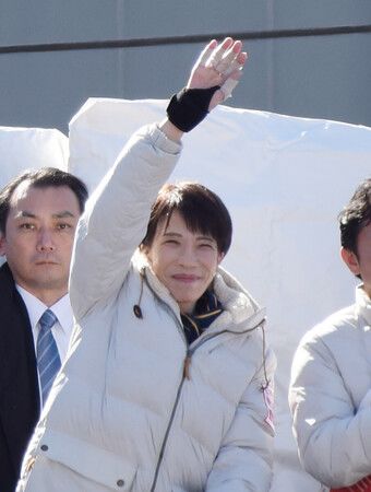 PM Takaichi's Hand Injury Poses No Problem for Duties