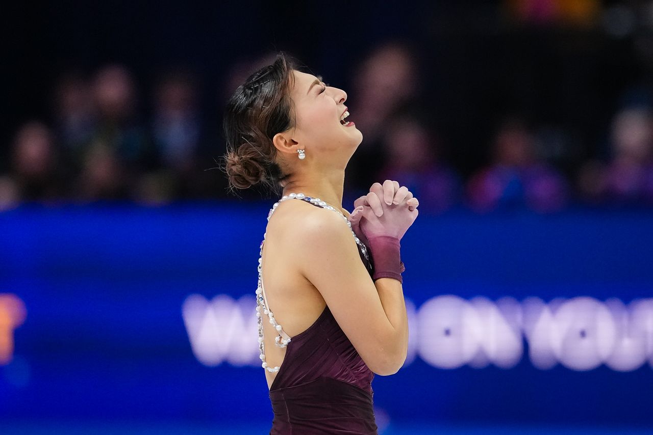 Sakamoto Kaori shows her joy after completing her free skate at the World Figure Skating Championships in Prague on March 27, 2026. (© Yuan Tian via Reuters Connect)