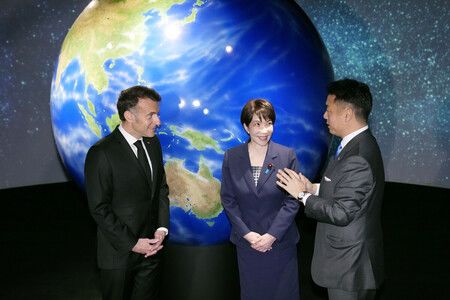 Takaichi, Macron Visit Space Venture in Tokyo